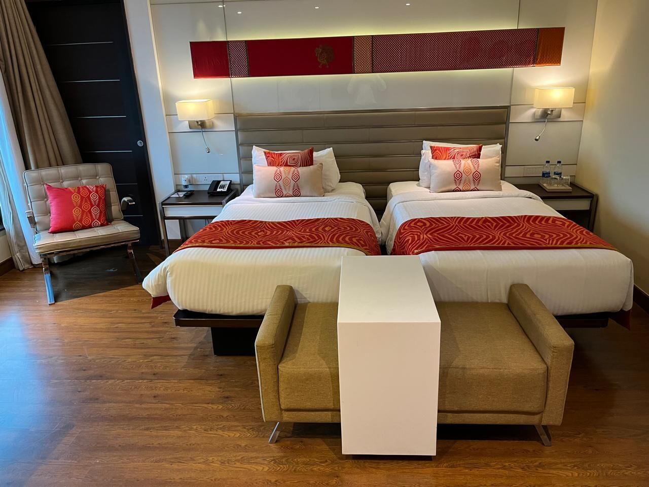 deluxe room, 2 single beds | premium bedding, minibar, in-room safe, desk