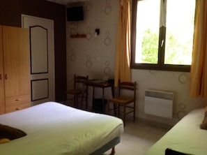 A room with two beds, a desk, and a chair. - Auberge De La Plaine (La Rothiere)