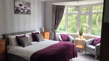 Habitación familiar | Tabla de planchar con plancha, wifi gratis y ropa de cama