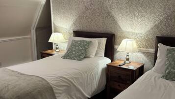 Twin Room | Iron/ironing board, free WiFi, bed sheets