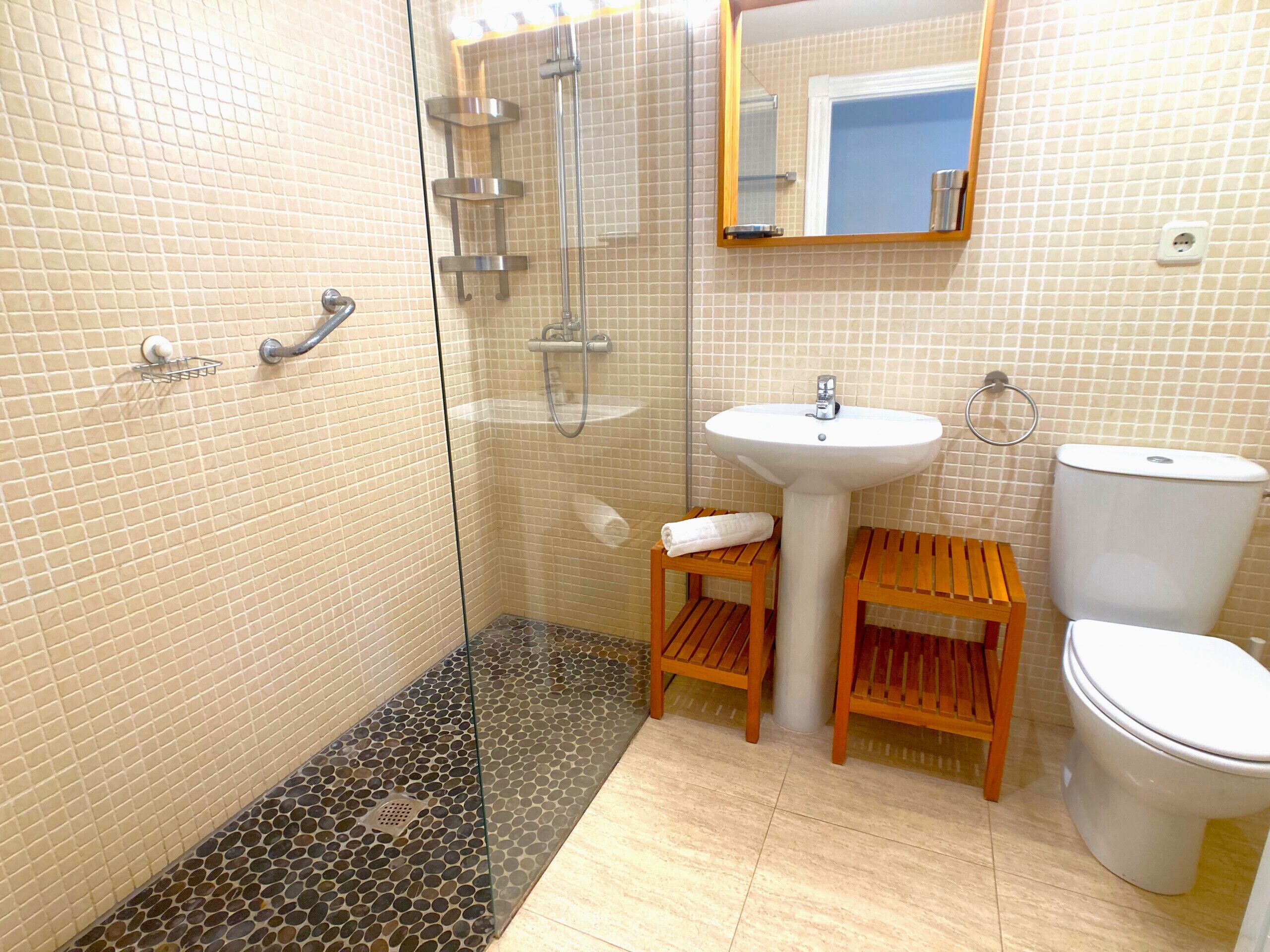 Bathtub, hair dryer, towels