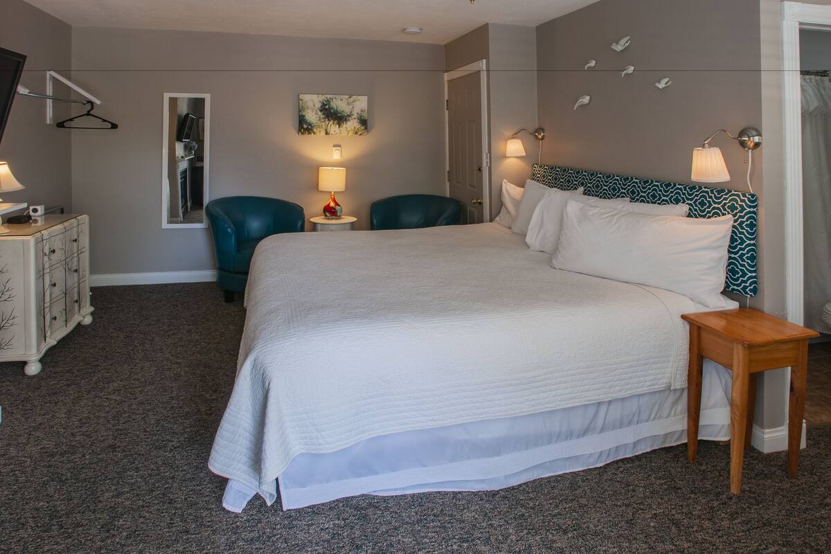 WiFi (free), bed sheets