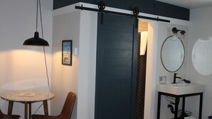 WiFi (free), bed sheets - Cedar Court Inn (Fish Creek)