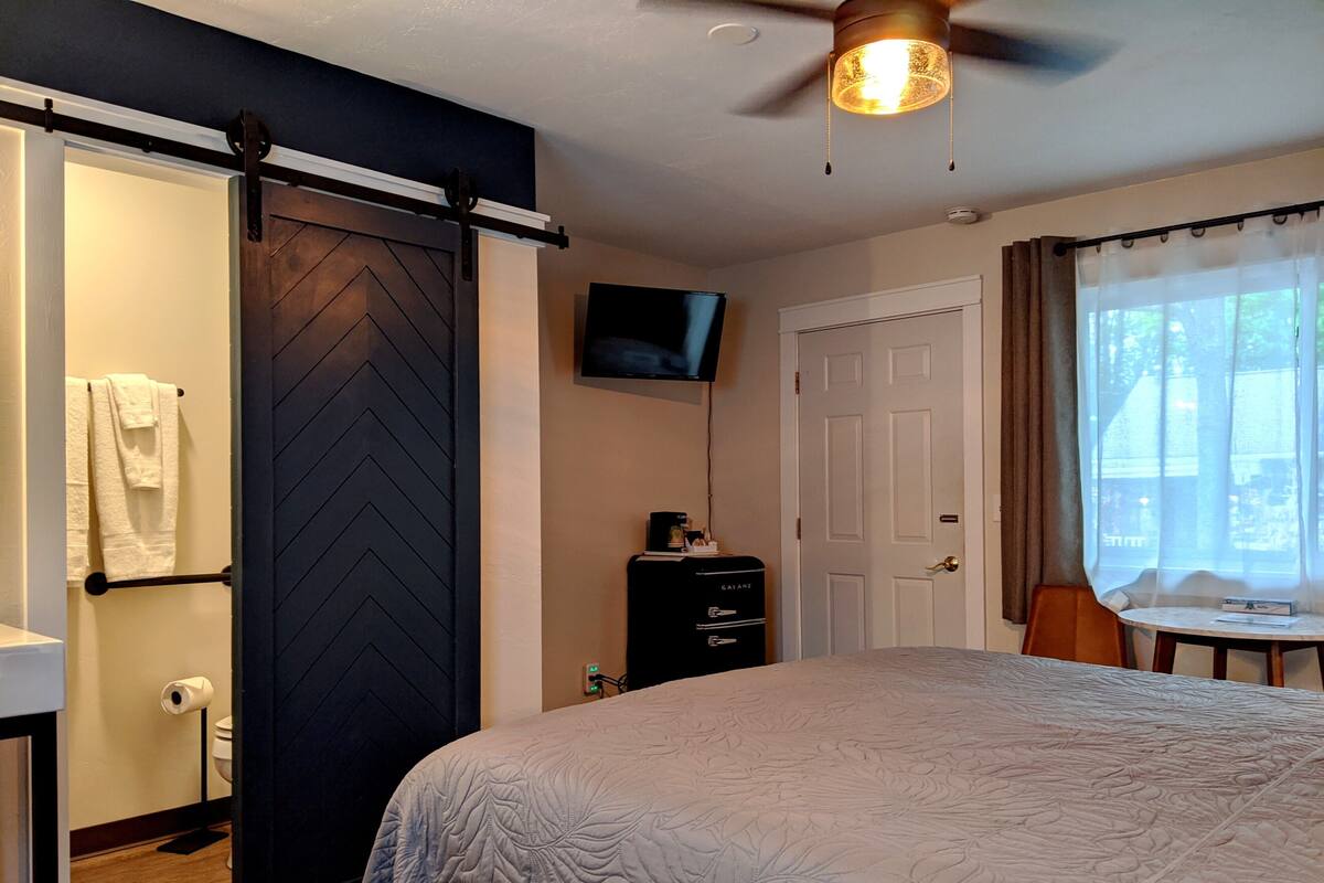 WiFi (free), bed sheets