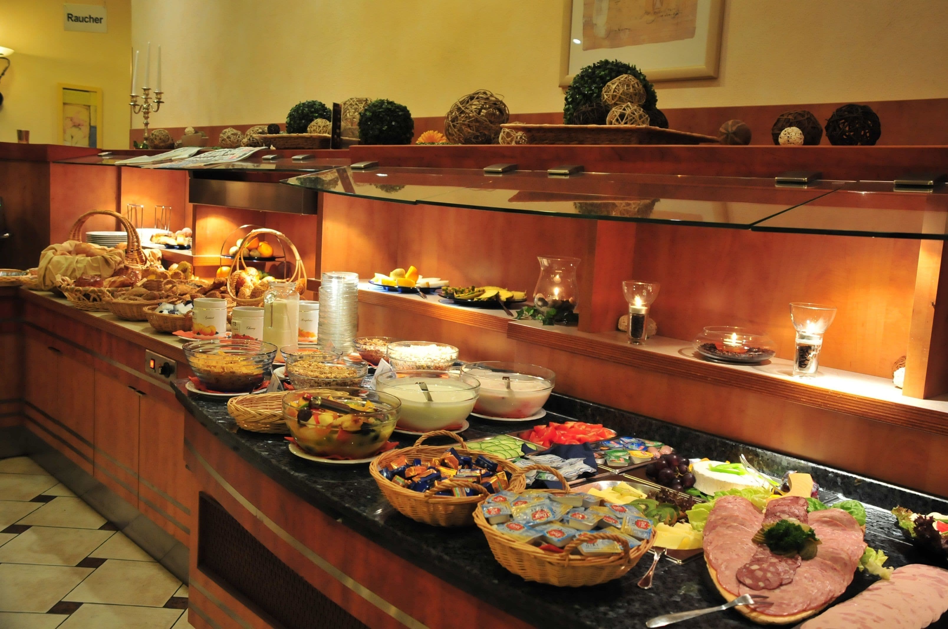 Desayuno buffet (EUR 9 por persona) 