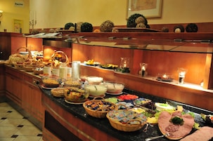 Café da manhã com buffet diário (EUR 9 por pessoa)