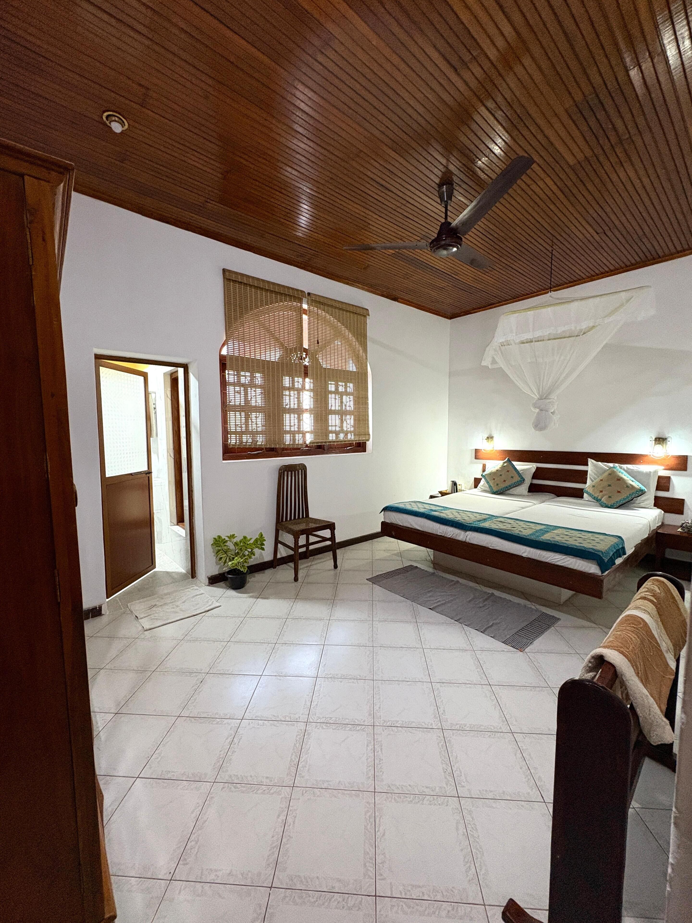 1 habitación, ropa de cama de alta calidad y escritorio 