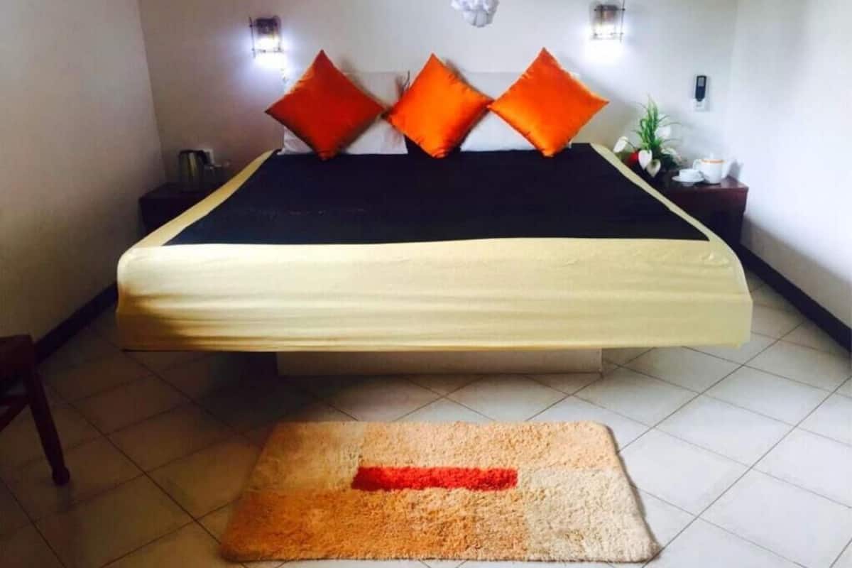 Habitación doble Deluxe | 1 habitación, ropa de cama de alta calidad y escritorio