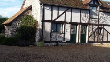 Appartement Duplex Confort, 1 chambre, salle de bains privée | 1 chambre, literie de qualité supérieure, décoration personnalisée