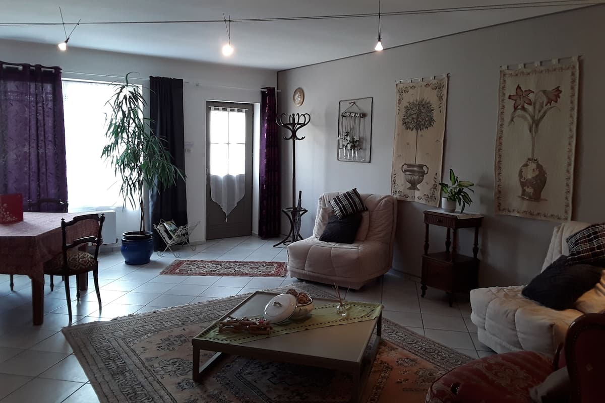 Toetasjesleilighet – comfort, privat bad, hageutsikt (Le Repos) | Oppholdsområde