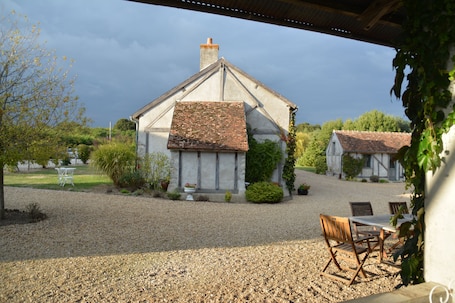 Front of property. La Belvinière