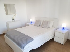 1 bedroom, iron/ironing board, rollaway beds, free WiFi - Pontemira 5- 50 Meters Beach, Wi-Fi, Central and Family (Quarteira)