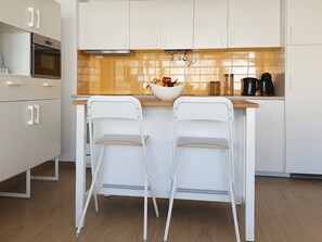 Fridge, microwave, oven, coffee/tea maker