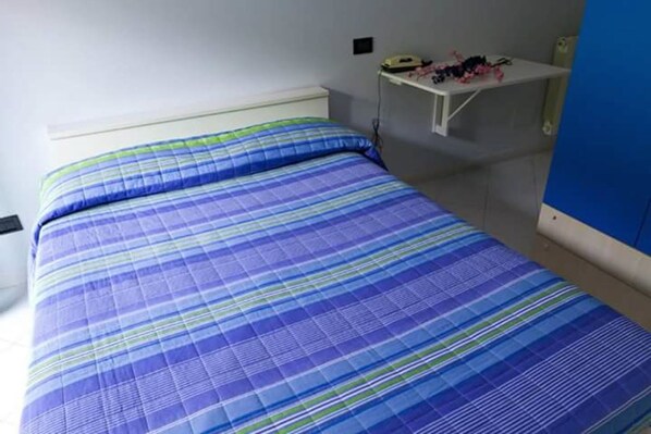 Desk, rollaway beds, free WiFi