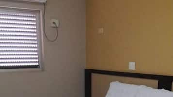 Basic Double Room Single Use | 1 bedroom, minibar, free WiFi, bed sheets