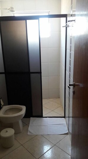 Basic Double Room Single Use | Bathroom | Shower, free toiletries, hair dryer, towels