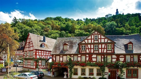 Exterior. Hotel Landgasthof Zum Weissen Schwanen