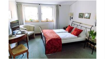 Schreibtisch, Zustellbetten, kostenloses WLAN, Bettwäsche