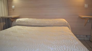 Standard Double Room | Desk, free WiFi, bed sheets