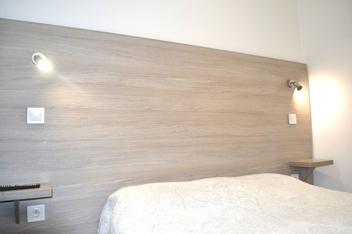 Chambre Double Économique (Shared toilet) | Bureau, Wi-Fi gratuit, draps fournis