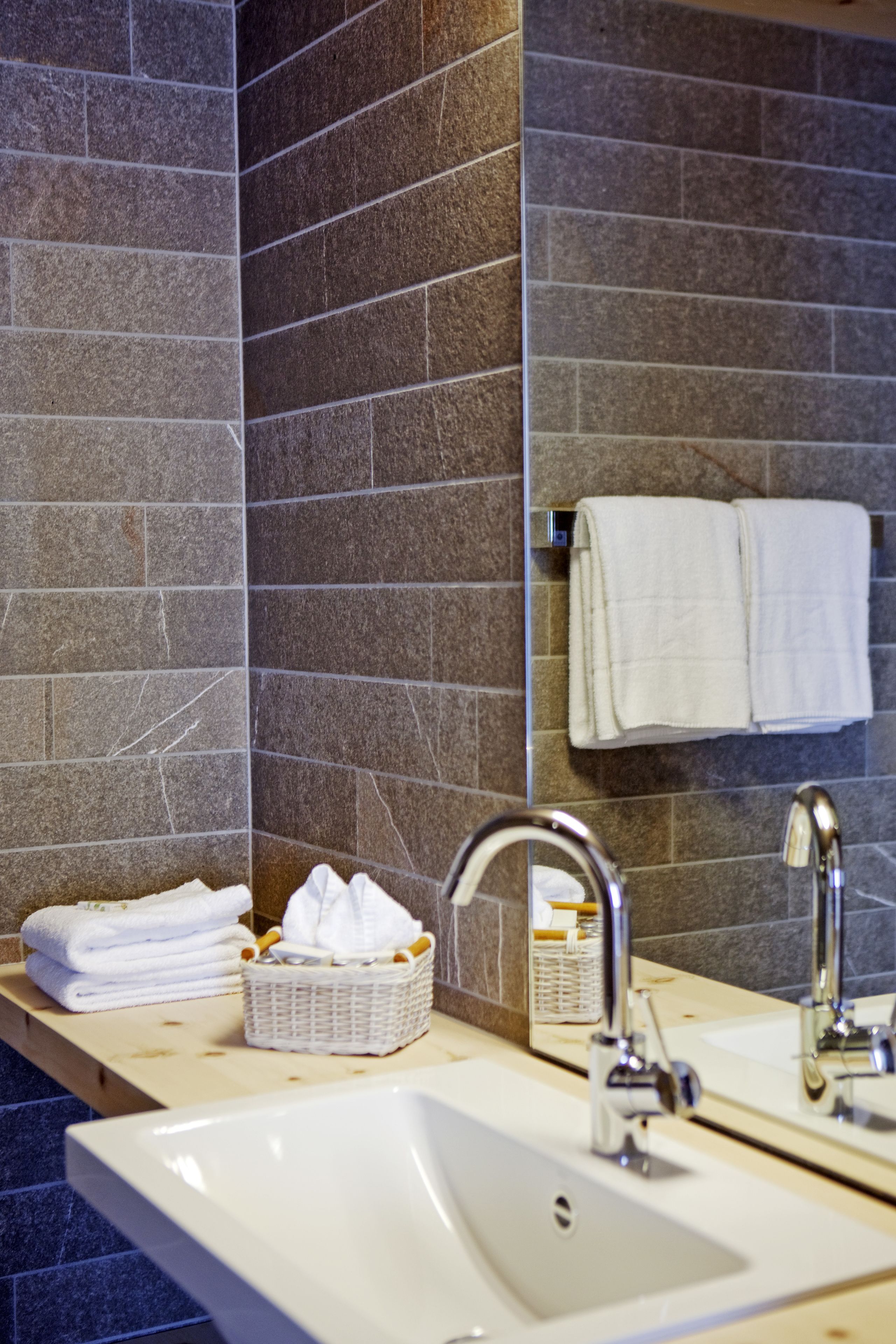 double room (palue) | bathroom | free toiletries, hair dryer, slippers, towels