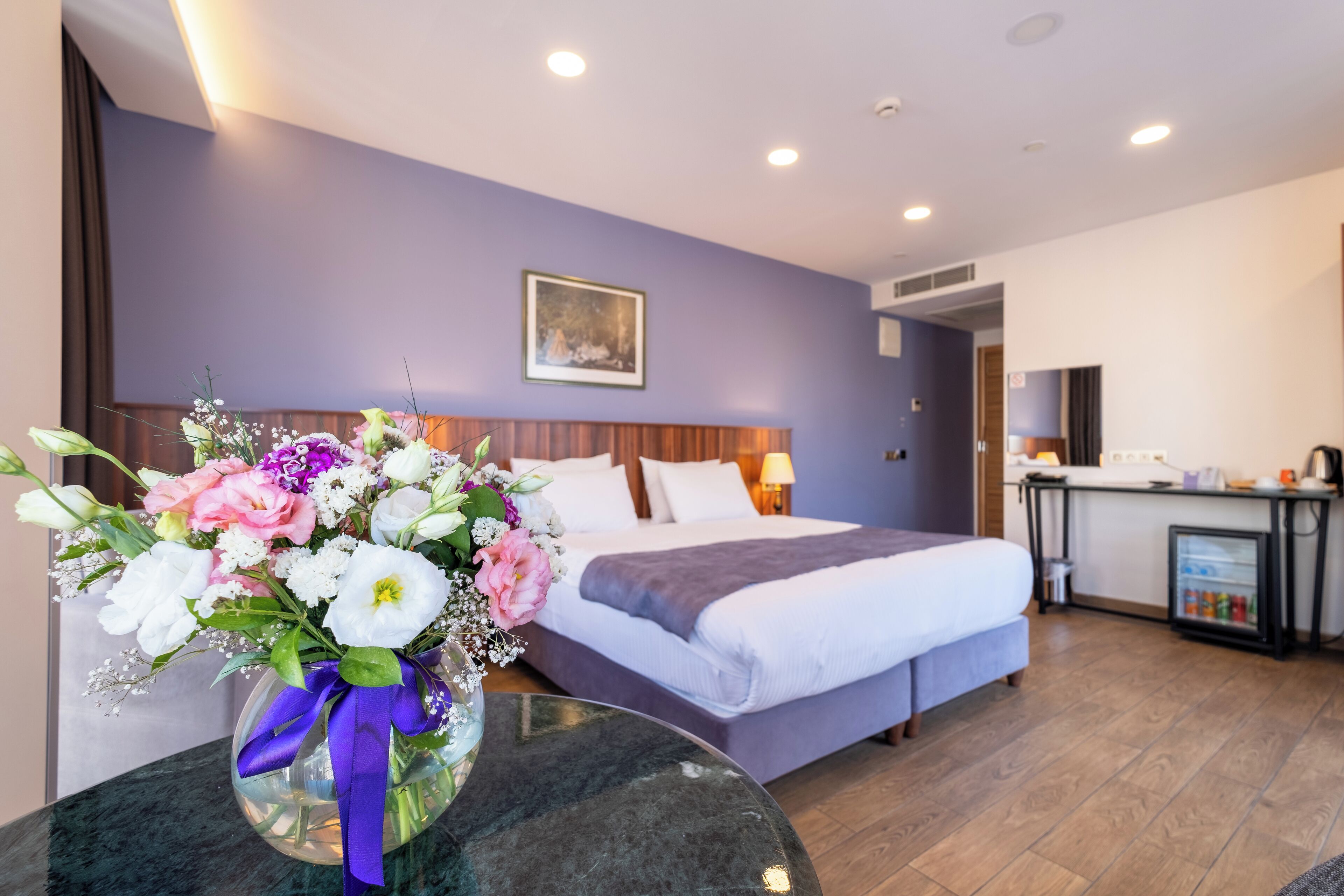 double or twin room, non smoking, corner | in-room safe, desk, laptop workspace, soundproofing