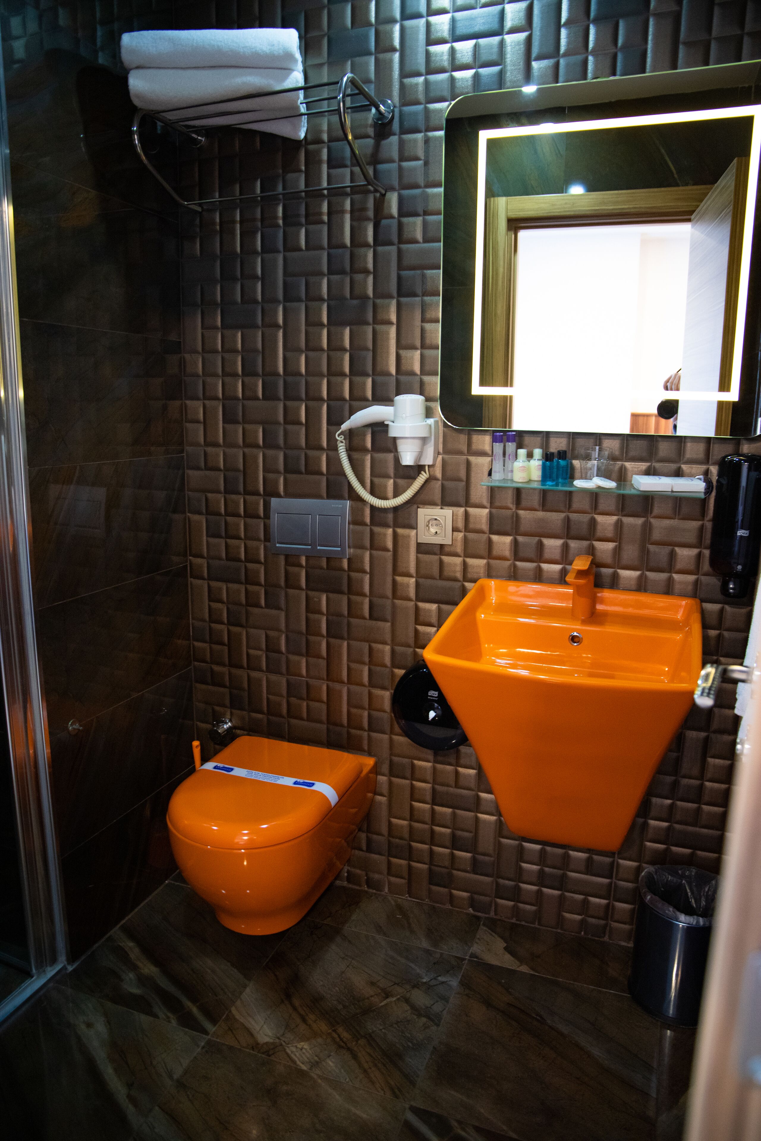 comfort room, non smoking | bathroom | shower, hydromassage showerhead, free toiletries, hair dryer