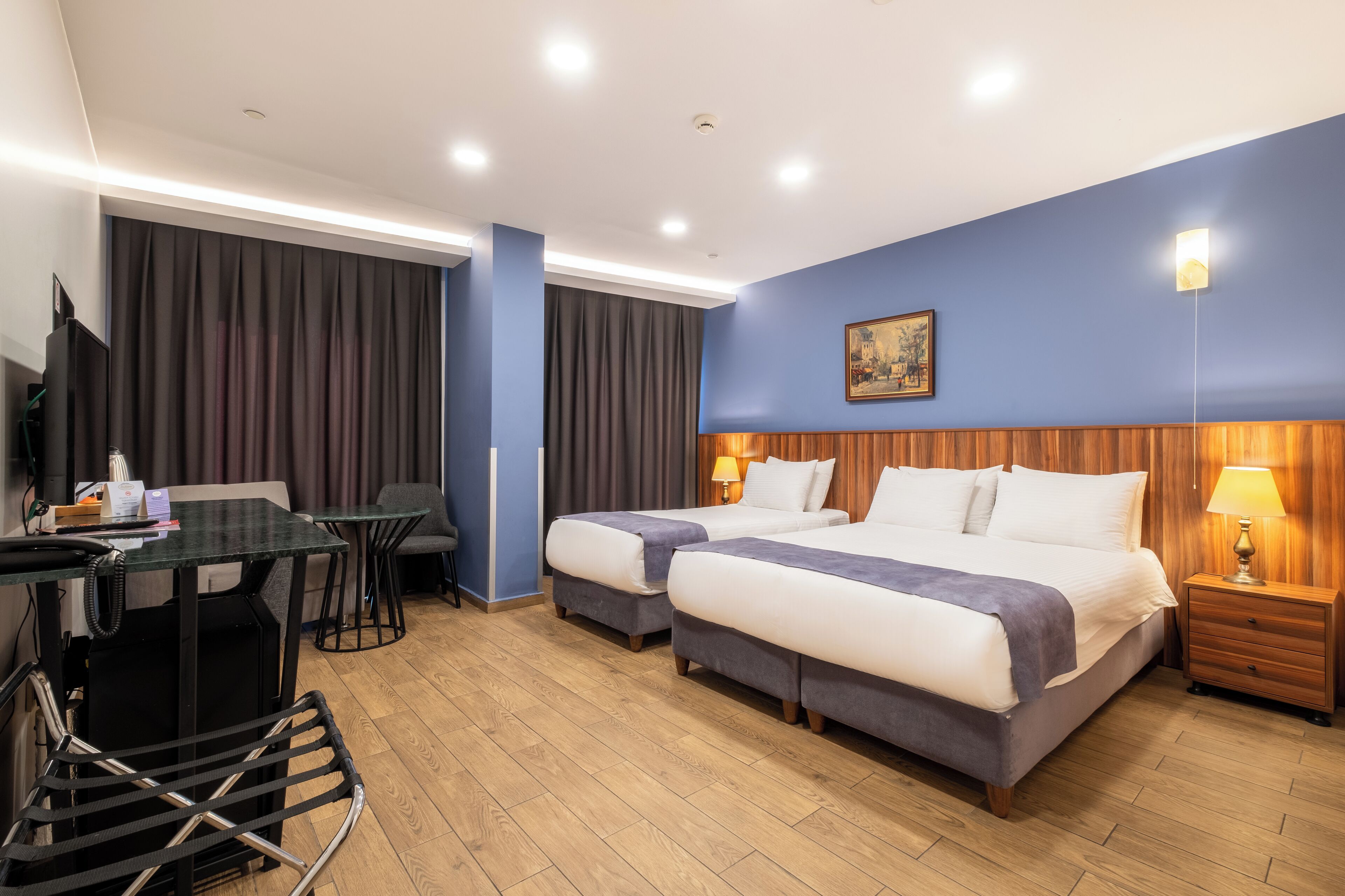 family room, non smoking | in-room safe, desk, laptop workspace, soundproofing