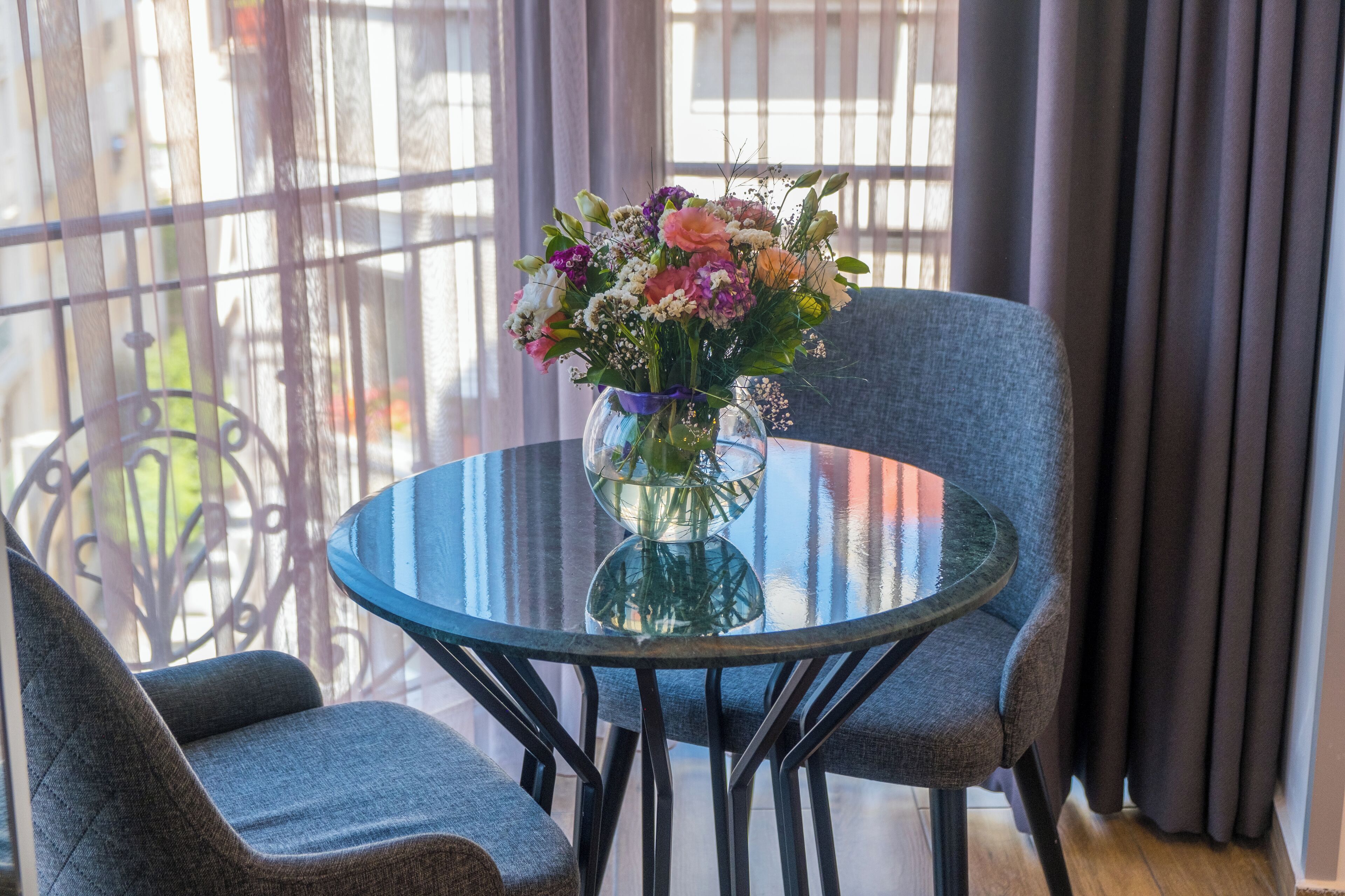 double or twin room, non smoking, corner | in-room dining