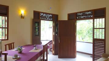 Apartamento, 1 habitación, no fumadores, vistas a la colina | Zona de estar | Una televisión de pantalla plana