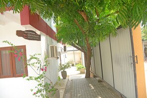 Property grounds - Hotel Thilon (Seeduwa - Katunayake)