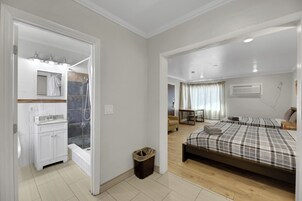 Double-King Suite with Kitchen | Bathroom