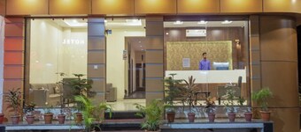 Hotel Anchal Villa By YB Hotels