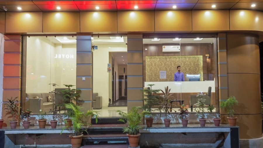 Hotel Anchal Villa By YB Hotels