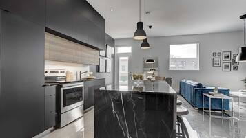 Apartment, 2 Bedrooms (3204) | Private kitchen | Full-size fridge, microwave, oven, stovetop