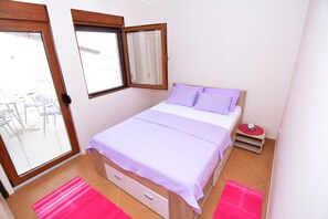 1 habitación, escritorio, tabla de planchar con plancha y wifi gratis