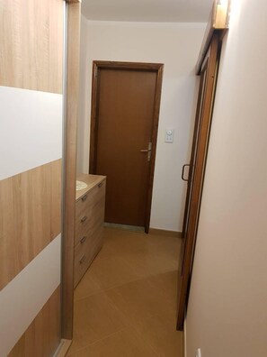 LĂ€genhet - 2 sovrum - havsutsikt - mot havet | Vardagsrum | Platt-tv