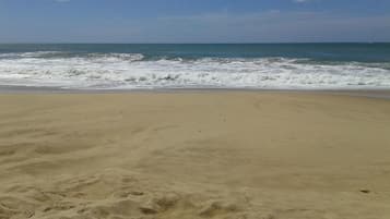 Una spiaggia nelle vicinanze