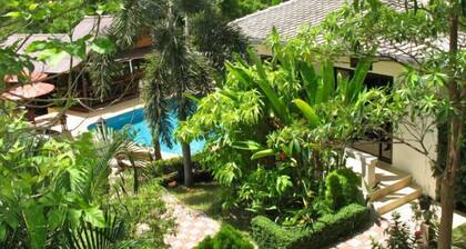 2 Schlafzimmer Villa, Zen Tropical Garden, Schwimmbad; Jacuzzi, Strand 400m.