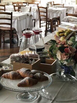 Free daily continental breakfast