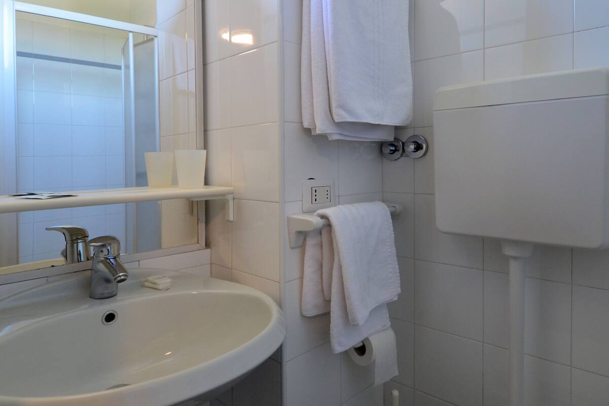 quadruple room | bathroom | shower, hair dryer, towels