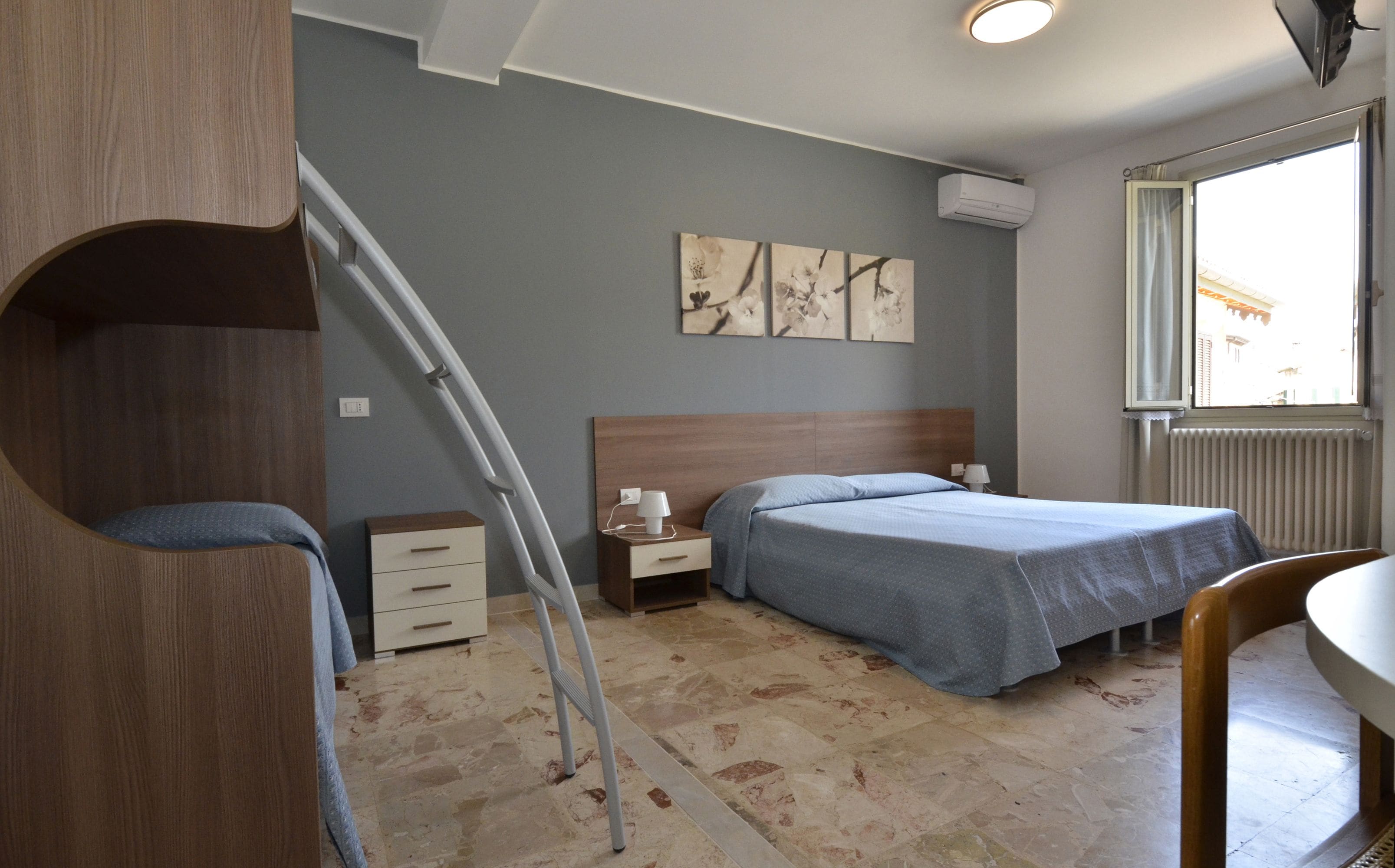 quadruple room | in-room safe, blackout curtains, cots/infant beds, free wifi