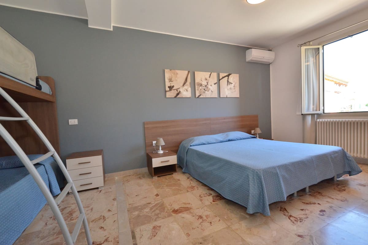 Quadruple Room | In-room safe, blackout drapes, cribs (surcharge), WiFi (free)