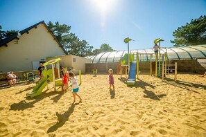 Children’s play area – outdoor - Camping Le Moteno (Plouhinec)