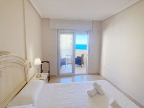 1 slaapkamer, een strijkplank/strijkijzer, gratis wifi, beddengoed