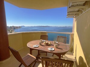 Outdoor dining - Front line with stunning sea views! (La Manga del Mar Menor)
