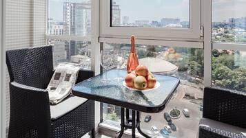 Kondominium Comfort, 1 Tempat Tidur Queen dengan tempat tidur Sofa, balkon | Pemandangan kota