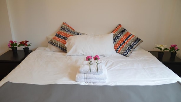 Family Apartment, 1 Queen Bed with Sofa bed, Kitchenette, City View - London Bridge Apartment (London)