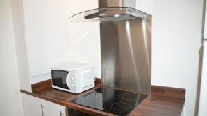 Family Apartment, 1 Queen Bed with Sofa bed, Kitchenette, City View | Private kitchen - London Bridge Apartment (London)