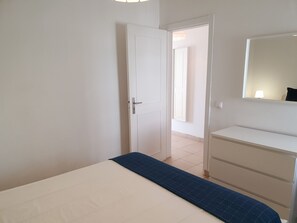 1 室のベッドルーム、アイロン / アイロン台、可動式ベッド、WiFi (無料)